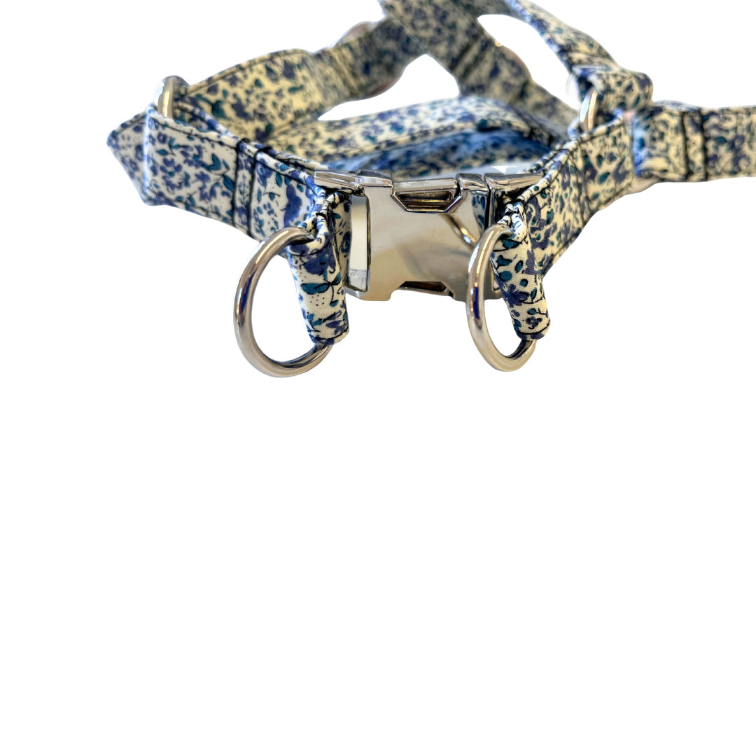 Confeccionados en  España y en materiales resistentes y suaves, los arneses de cinta se adaptan al cuerpo de tu peludo sin generar molestias. Son fáciles de colocar, ligeros y con puntos de ajuste que garantizan un calce perfecto. Además, su estilo clásico los hace compatibles con cualquier tipo de correa o accesorio.

- Perfectos para el día a día
- Disponibles en varias tallas y colores
- Aptos para todo tipo de razas
- Fáciles de lavar y súper duraderos