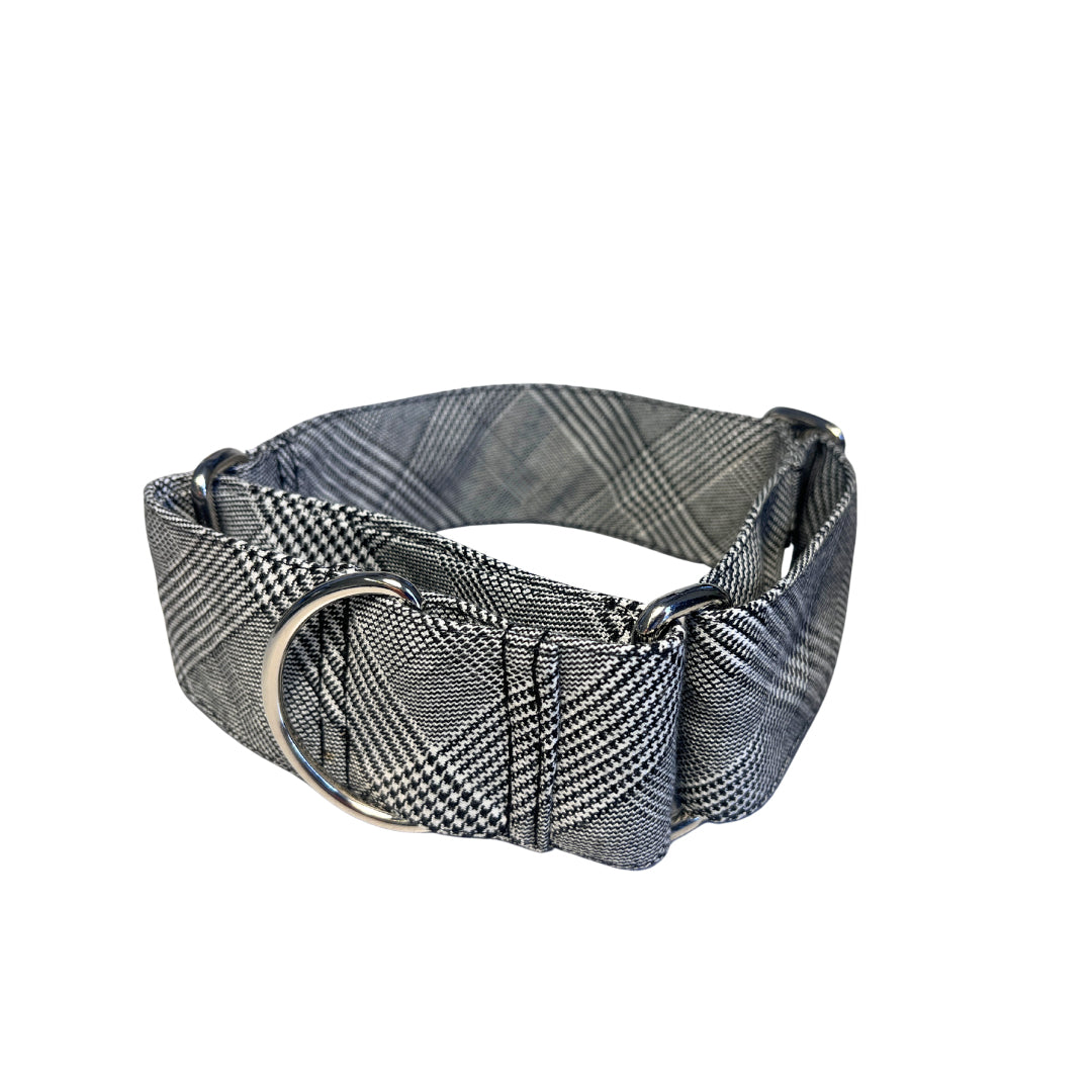 Controla a tu perro sin tirones bruscos ni molestias. Este collar Martingale se ajusta solo cuando es necesario, evitando que se zafe sin causarle daño. Ideal para perros inquietos o con cuello fino. Resistente, cómodo y con diseño atractivo: es el collar que tu perro necesita y tú estás buscando. ¡Haz tu pedido ahora y sal a pasear con total tranquilidad!