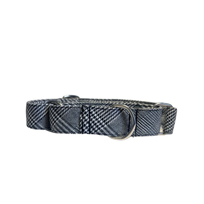 Olvídate de los tirones incómodos y los sustos por escapes. Con este collar Martingale, cada paseo se convierte en una experiencia más segura y cómoda para tu perro. Su diseño se ajusta solo cuando hace falta, ¡como por arte de magia! Y con esos colores tan bonitos y su acabado impecable, tu perro no solo irá protegido… ¡irá espectacular! 🐕✨